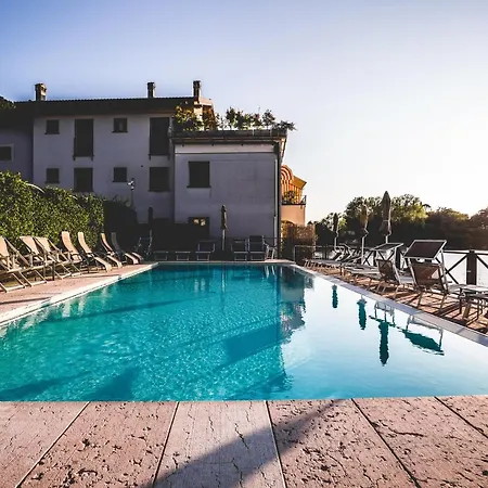 Araba Fenice 4*