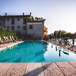 Araba Fenice 4*